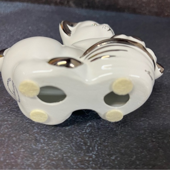 Ahura Ceramic Cat Figurine with Swarovski Crystal Eyes, Silver Painted Detailing - Picture 10 of 14